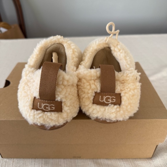 UGG PLUSHY SLIPPERS - Picture 7 of 10